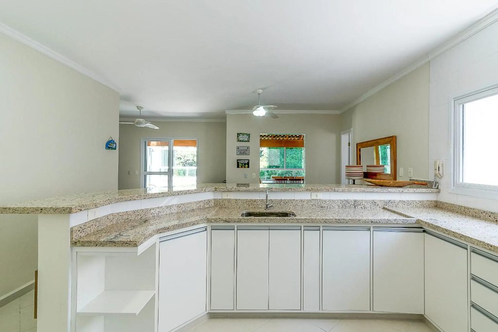 Cobertura 3 Suítes - Decorada 350 metros da Praia Grande Ubatuba