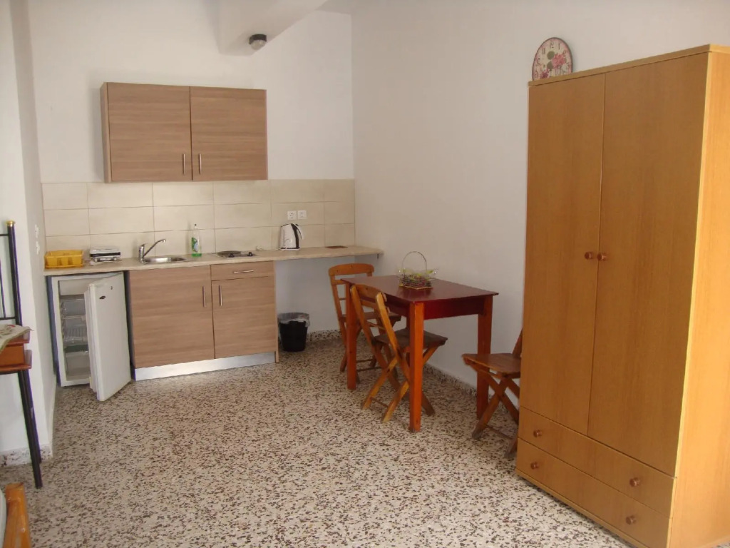 Sarris Studios & Apartments