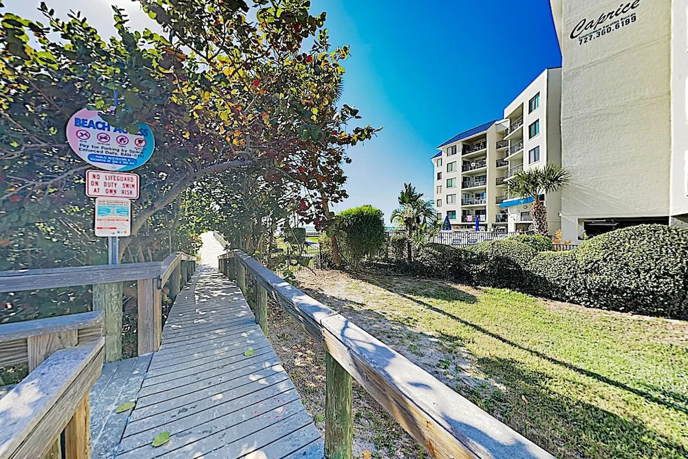 Waves 20 Condo - 2 Br condo by RedAwning