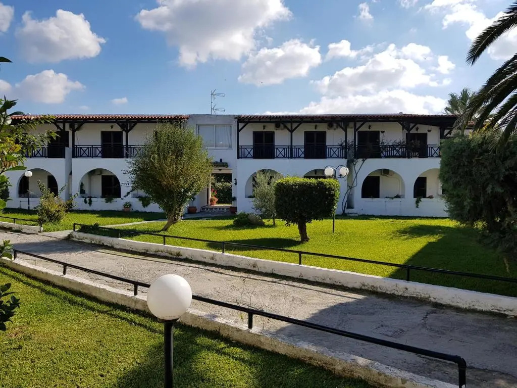 Apartment next to palm trees-200 meters from the Sea