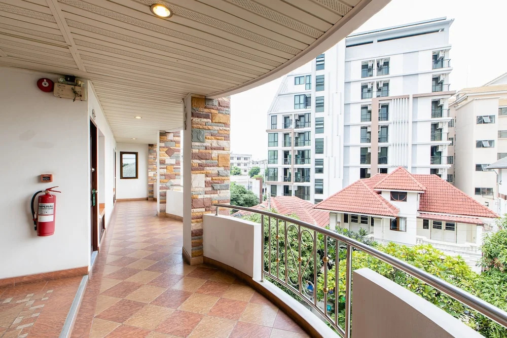 Selina Place Hotel