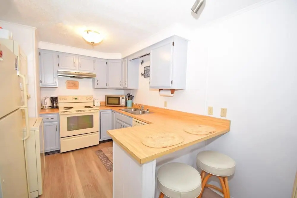 Old Wharf 15 1 Bedroom Condo by RedAwning