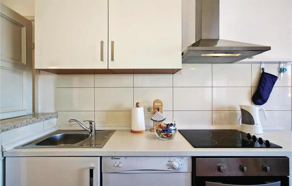 Beautiful Home in Umag With Wifi and 2 Bedrooms