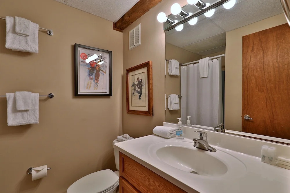 Hemlock Ridge 2b: Charming Two Floor Condo In The Heart Of Killington. Perfect! 3 Bedroom Condo