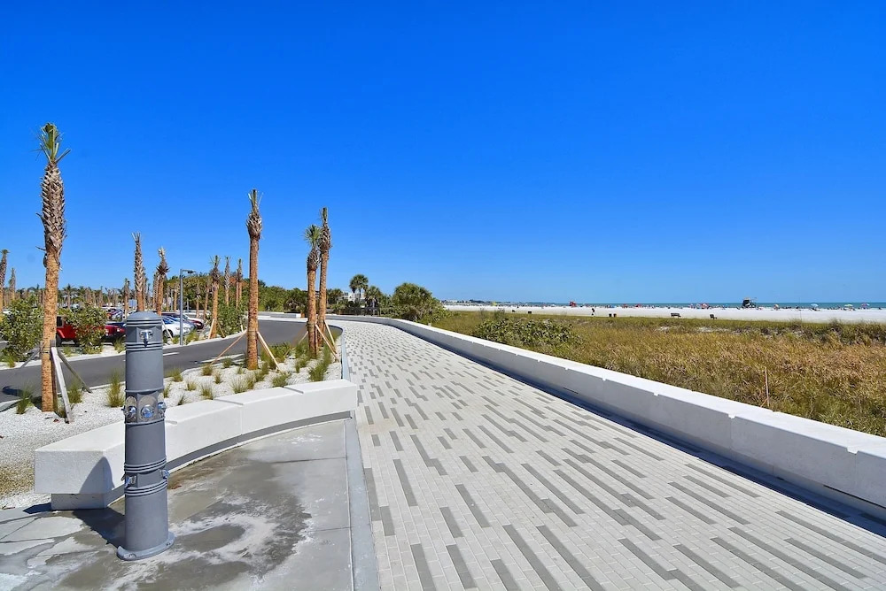 New Listing! Island Escape Steps To Stunning Beach 1 Bedroom Apts