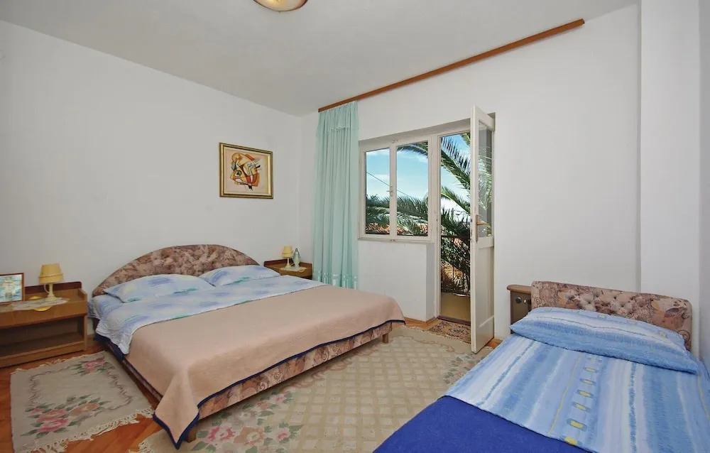 Beautiful Home in Podaca With Wifi and 4 Bedrooms
