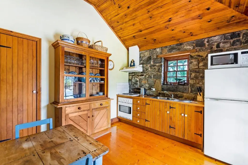Breakfast Creek Cottage - Central bluestone cottage