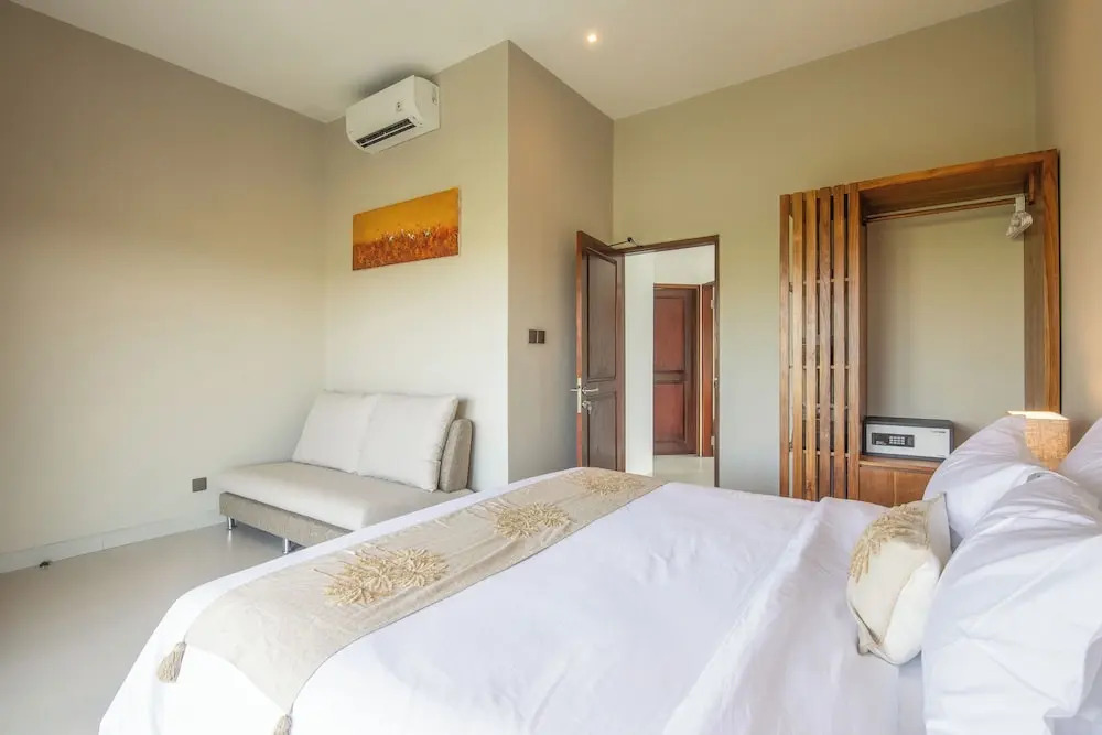 4 Bd Seminyak Retreat + Rice Fields 4mins to Beach