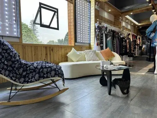 Menghui Furong Design Guesthouse (Furong Town Waterfall)