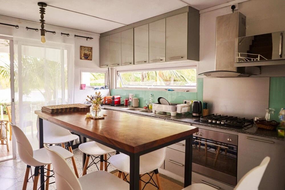Lovely Beach House in a Very Peaceful and Upmarket Area, we Even Throw in a car