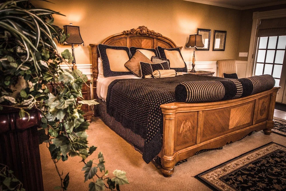 The Anniversary Inn - Logan
