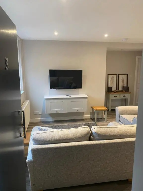 THE ESK - Modern 1 bedroom apartment in centre of Melrose.