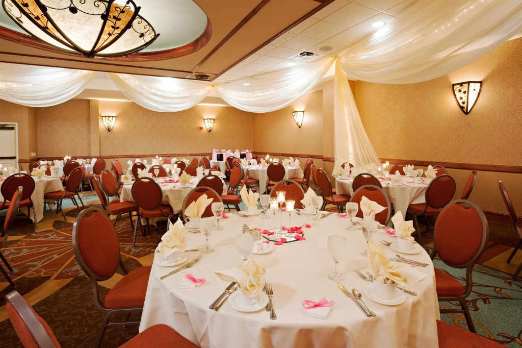 Holiday Inn Hotel & Suites Minneapolis-Lakeville by IHG