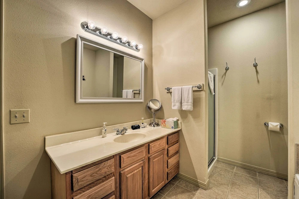 Branson West Golf Getaway w/ Pool Access!