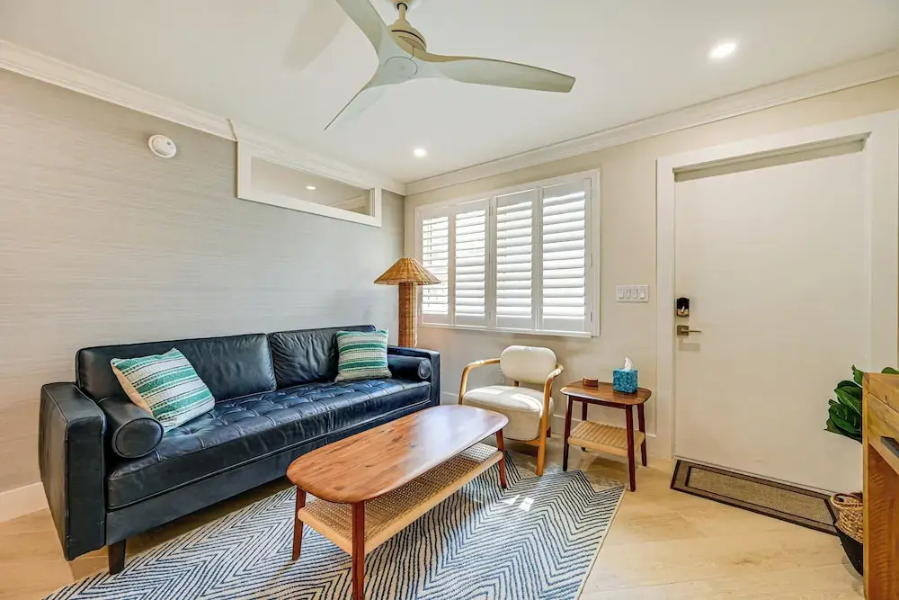 Upscale Naples Condo w/ Pool Access: Walk to Pier!