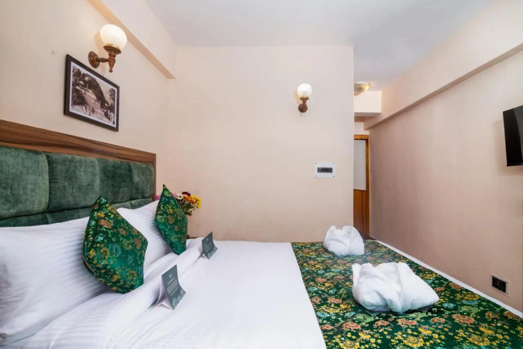Muscatel Fairmount 100 Mts from Mall Road