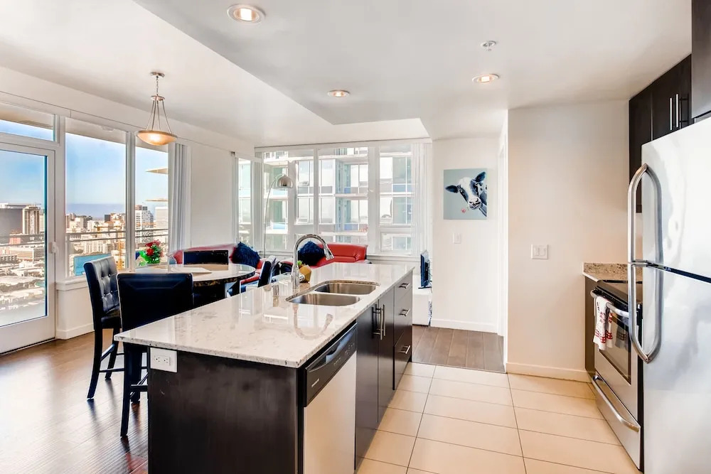 Gorgeous 2 BR Luxury Unit Amazing View