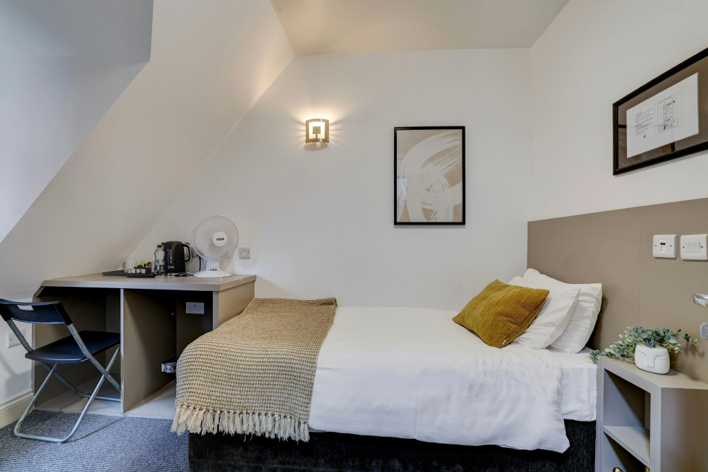 Belvilla Ilford Station Hotel, 4 min from Elizabeth line