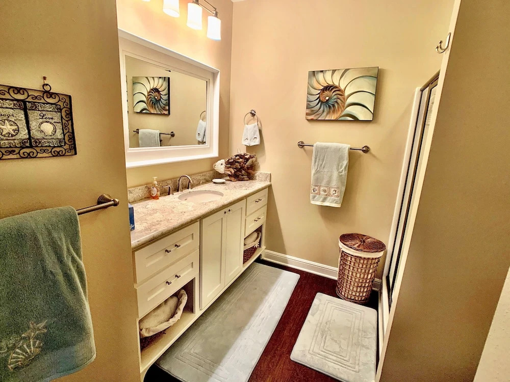 A Hop, A Skip And A Splash 3 Bedroom Home