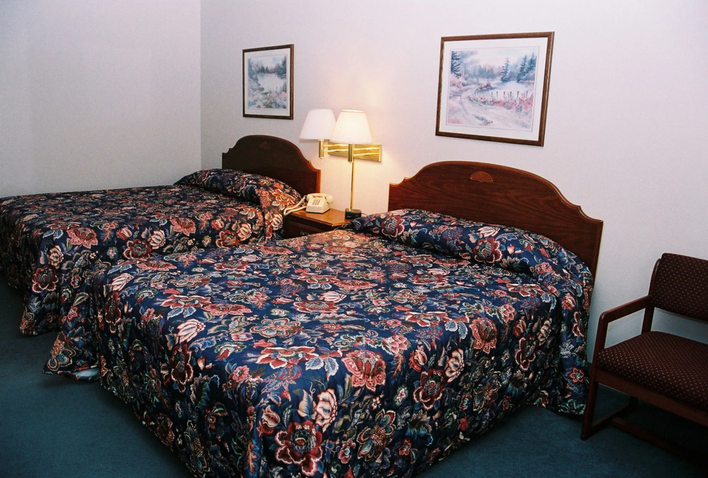 Benny's Colville Inn