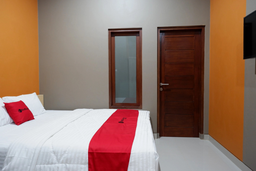 RedDoorz Syariah near Stasiun Tegal