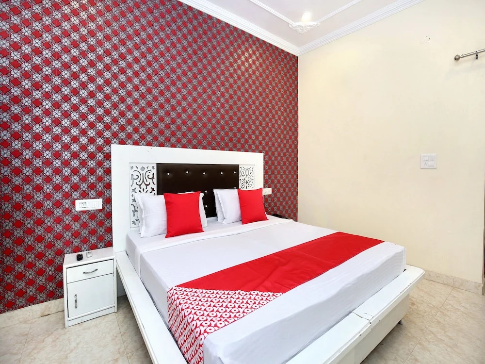 OYO 13102 Hotel Adarsh