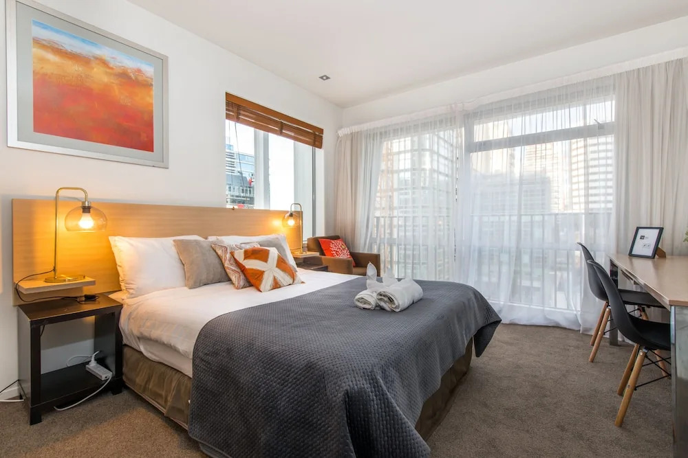 JHT - Studio, Britomart, TV, Balcony