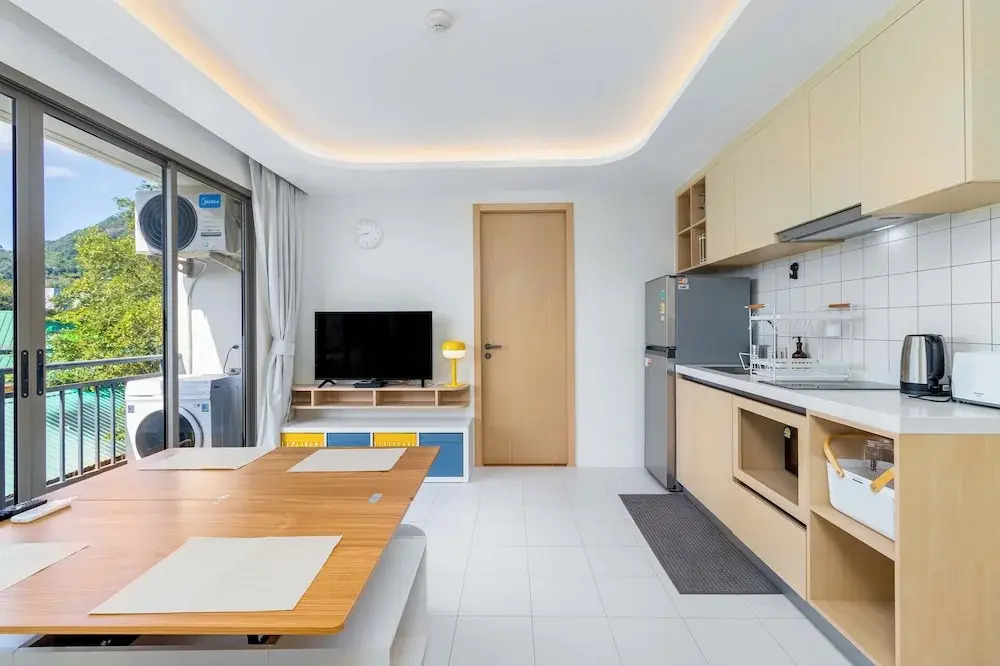 2BR Close to Beach  Pool Views C256