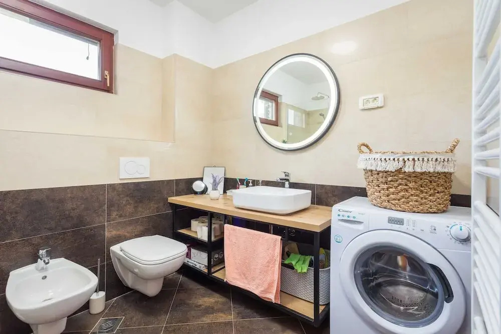 Apartment with shared swimming pool