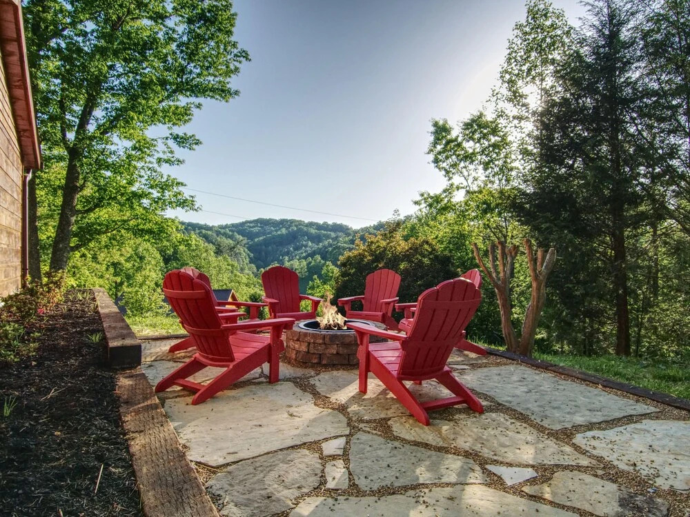 Scenic Solitude 2 Bedroom Home by Redawning