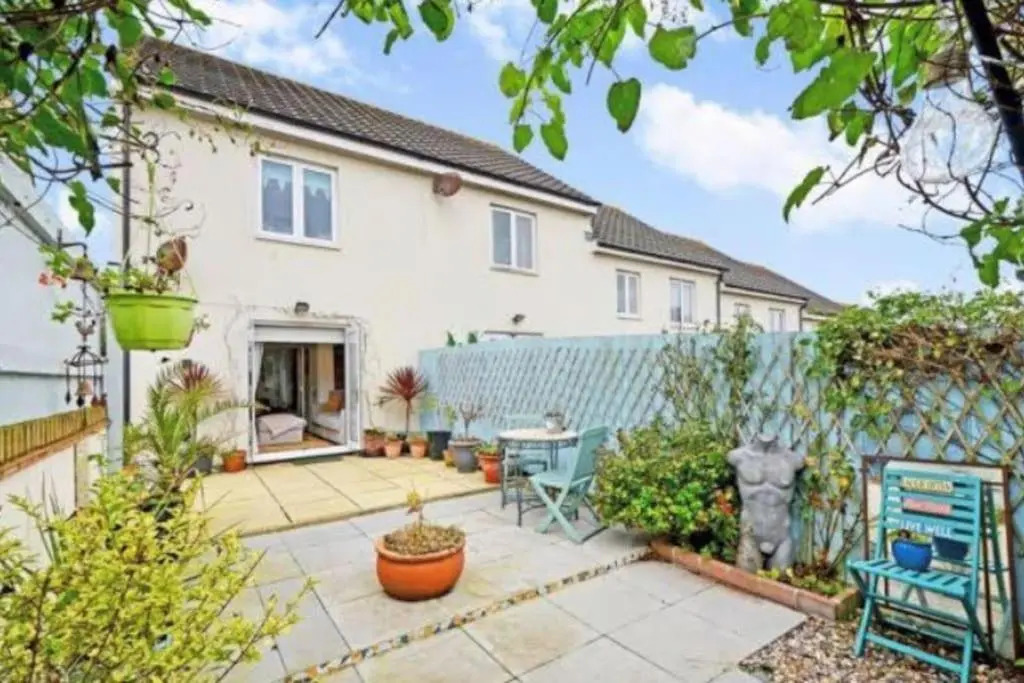 Sunny family 5-sleeper near Newquay’s top beaches