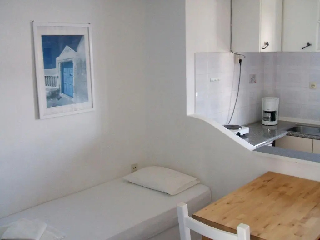 Studios Agira Serifos