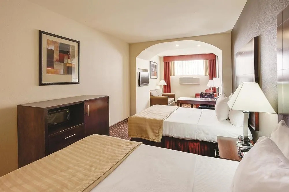 La Quinta Inn & Suites JFK Airport