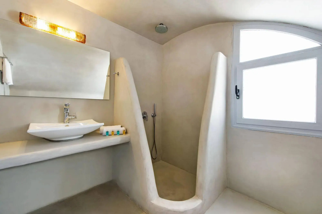 Central Fira Suites
