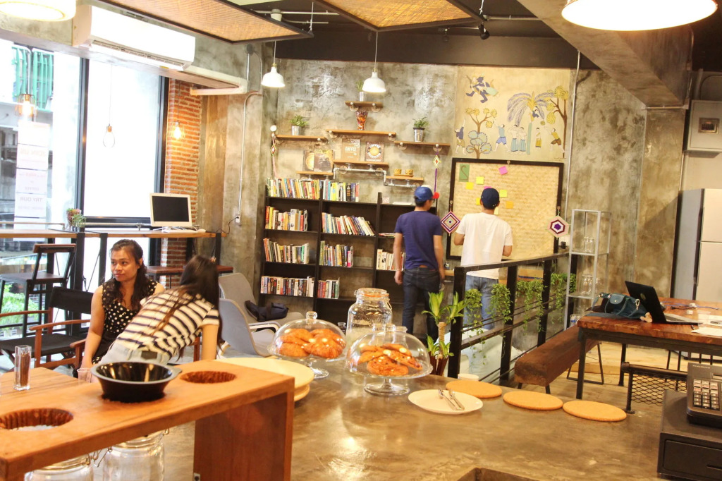 ThongLor Travellers Hostel and Cafe