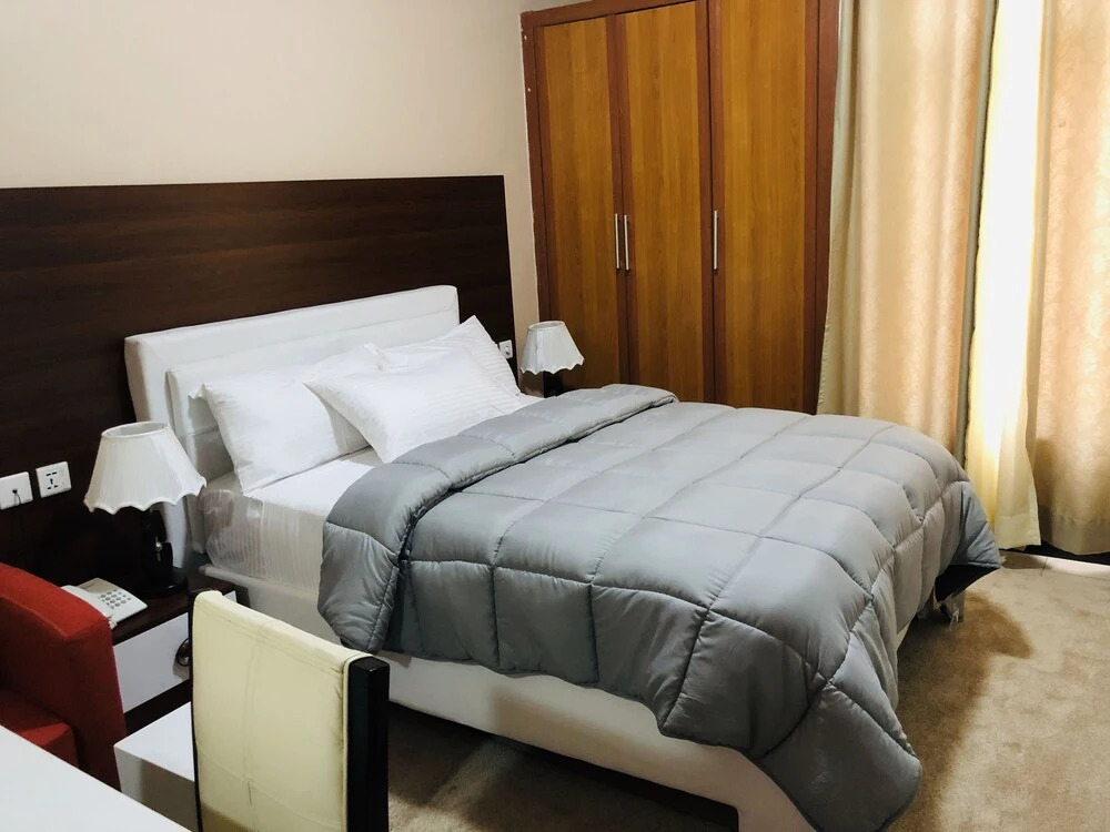 EZRA BOUTIQUE HOTEL by The Weekender