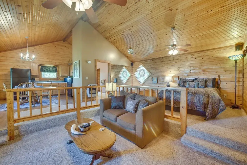Studio w/ Mtn Views, 1 Mi to Thorncrown Chapel!
