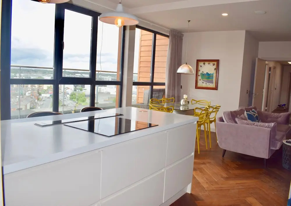 Contemporary 2 Bedroom Apartment Near Ifsc