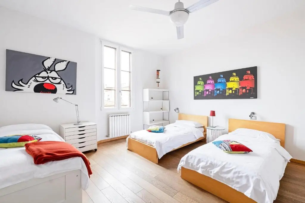 GuestHost - Skyline Central Apartment