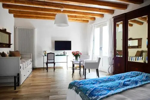 Santina Suites