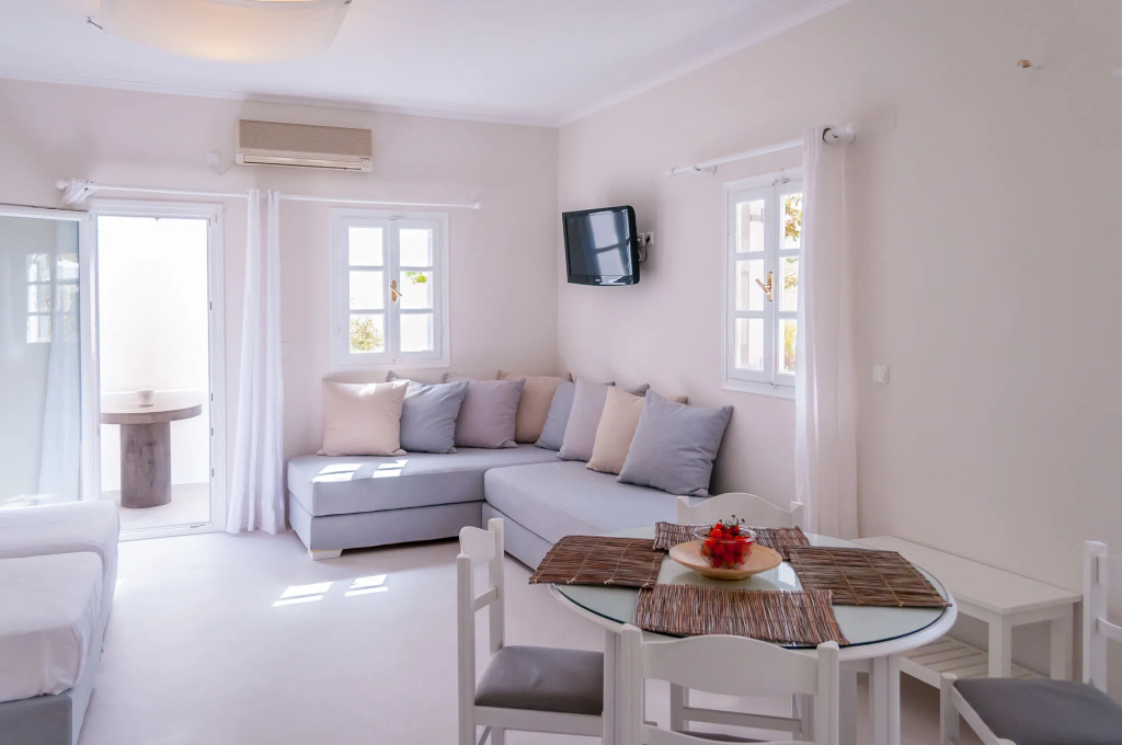 Milos Bay Suites