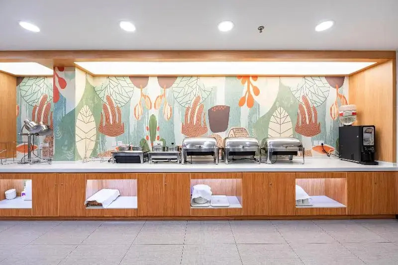 Atour Hotel Shanghai Jingan North XIzang Road Metro Station