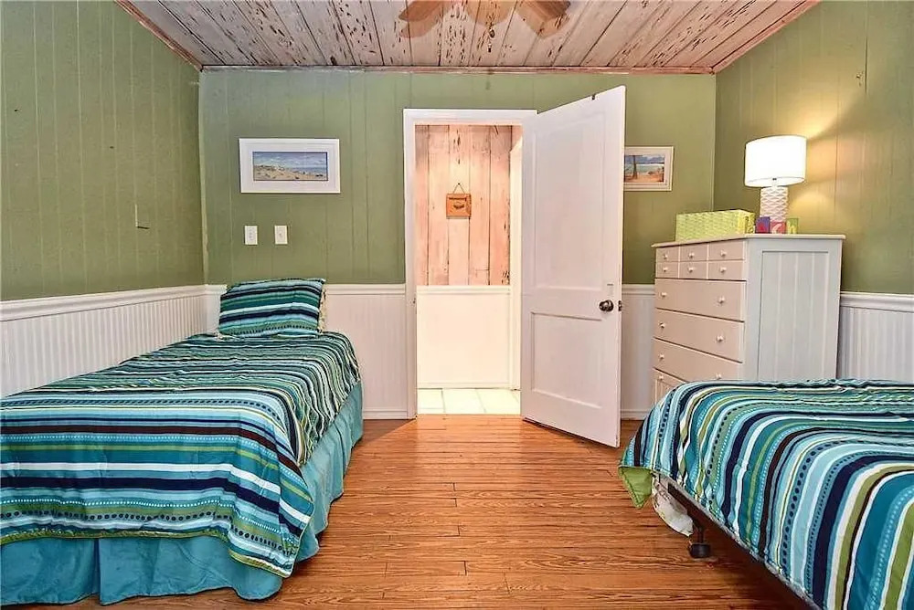Siesta Shores B13 - Three Bedroom Condo