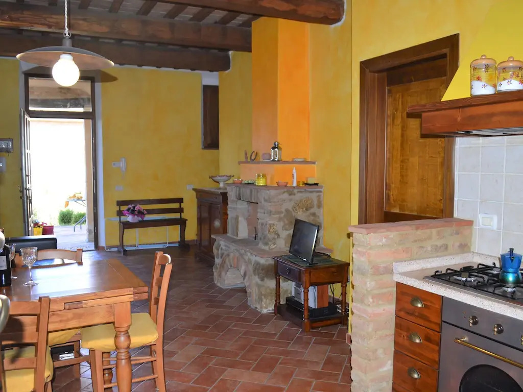 Apartment in Medieval Village, Splendid Panoramic View, Shared Swimming Pool
