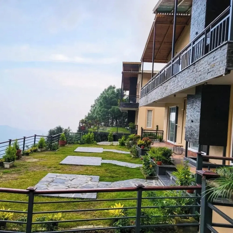 The Cozy Acorn Resort