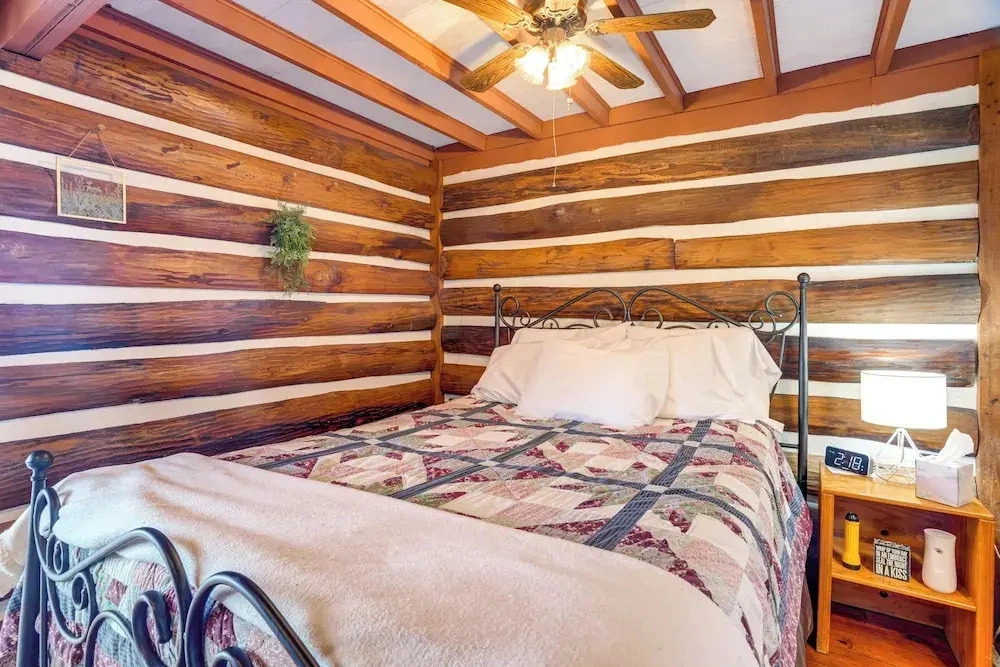 Cozy Luray Cabin w/ Views: Near Hiking Trails