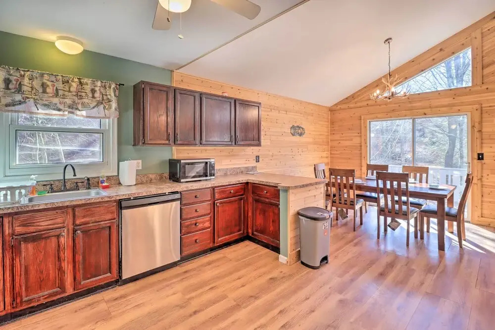 Hike & Swim: Family Home in Albrightsville!