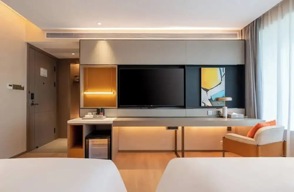 World Hotel (Jinan CBD Dingjiazhuang Subway Station)