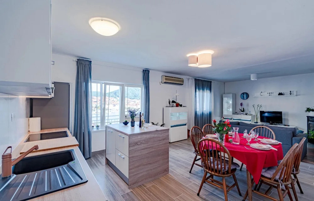 Nice Apartment in Vela Luka With Wifi and 2 Bedrooms