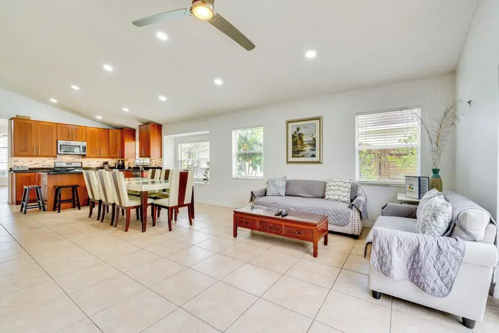 12 Mi to Disney: Family Home w/ Lanai in Davenport